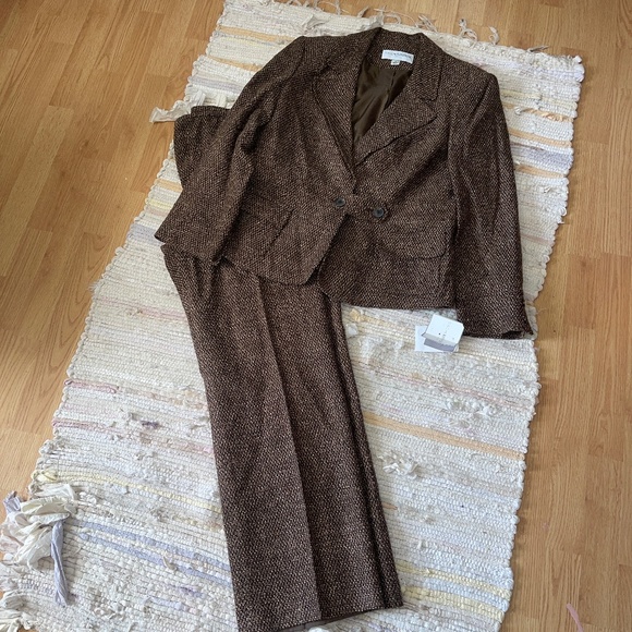 Sag Harbor Jackets & Blazers - NWT Sag Harbor Brown 2 Piece Set Tweed Blazer / Pants Suit Size 16